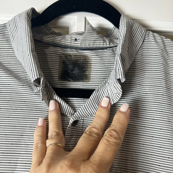 HURLEY Stretch Fit Short Sleeve Button Down Shirt Size Large - Picture 5 of 12